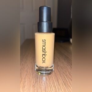 Smashbox Studio Skin in Warm Beige